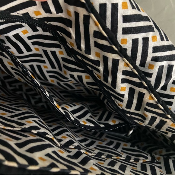 VERA BRADLEY TRAPEZE CROSSTOWN CROSSBODY QUILTED SHOULDER BAG - Picture 9 of 10